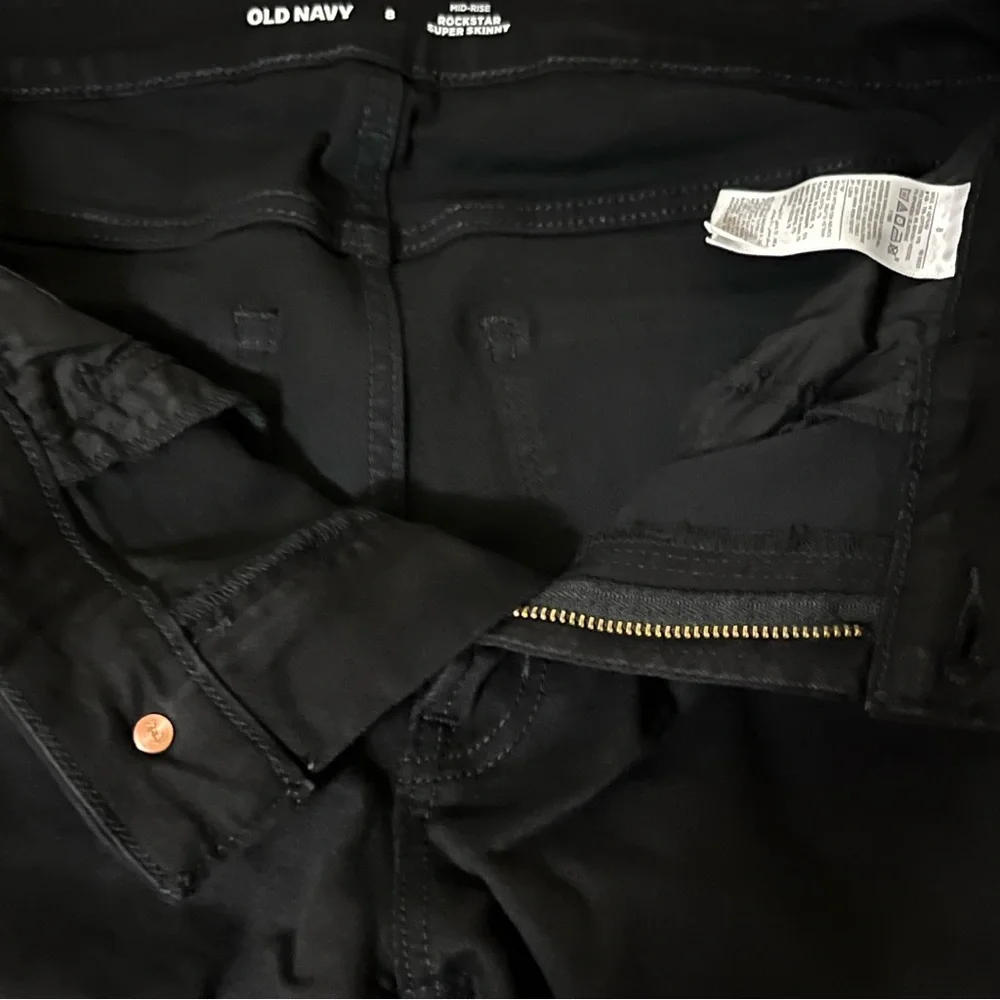 Old Navy Sz 8 Mid Rise Distressed Rockstar Super Skinny Jeans Black Ankle - Picture 10 of 11